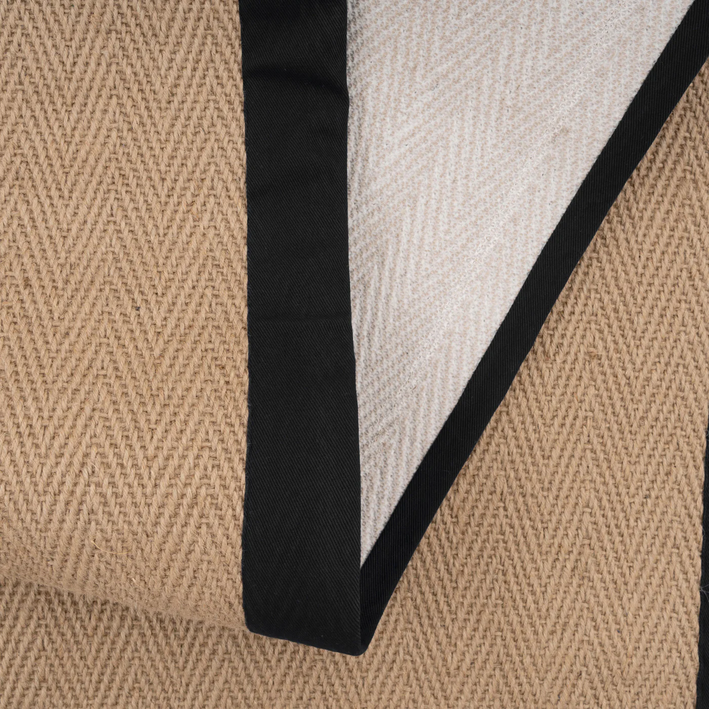 Black Border Jute Runner Rug - Juliette Black - Image 4