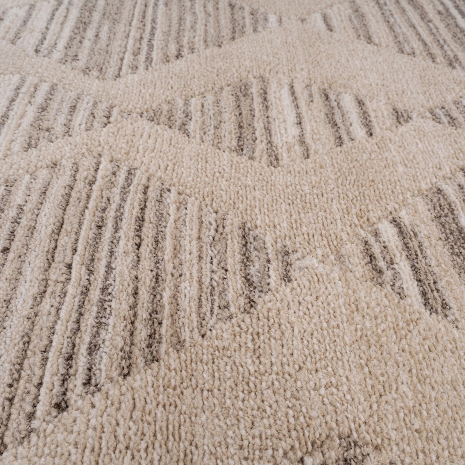 Neutral Diamond Pattern Stair Carpet - Image 4