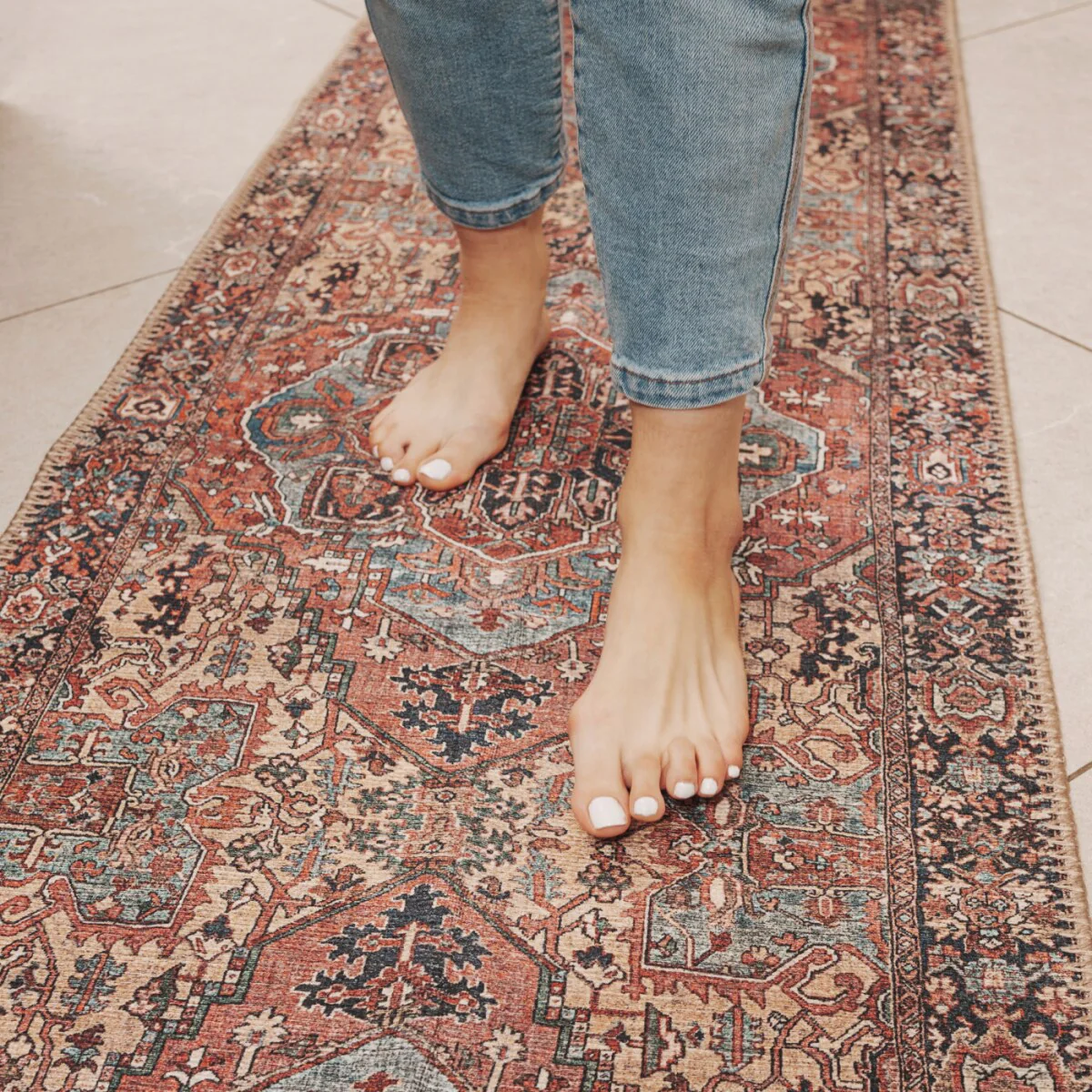 Flatwoven Washable Red Distressed Traditional Rug - Savanna - Image 12